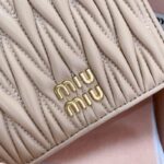 20230517_i1684257318_8944_4.jpg Replika portfela Miu Miu Pocket w kolorze beżowym - wysokiej jakości designerska podróbka torby