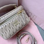 Réplica del bolso cosmético Miu Miu beige
