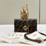 Réplica da carteira Fendi Baguette com corrente