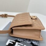 a4 Réplica da bolsa Fendi Baguette marrom - Réplica premium 1:1