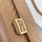 a8 Réplica da bolsa Fendi Baguette Full Brown - réplica de alta qualidade de uma bolsa de grife.