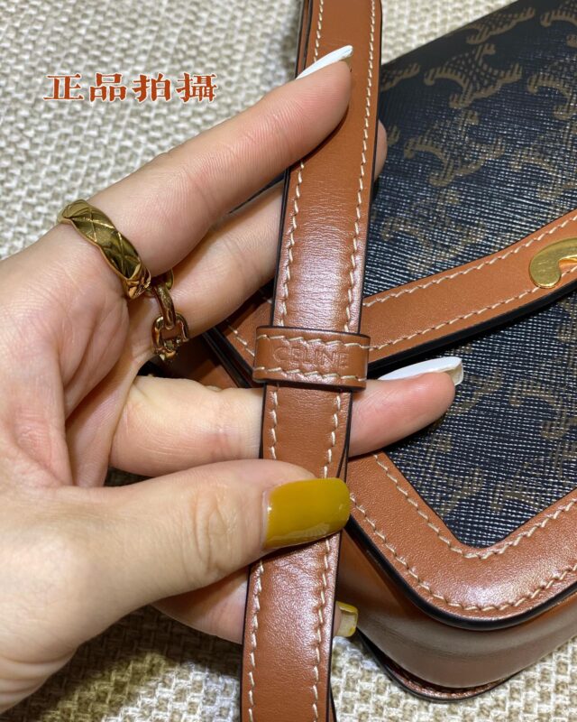 a8 Celine Triomphe Classic