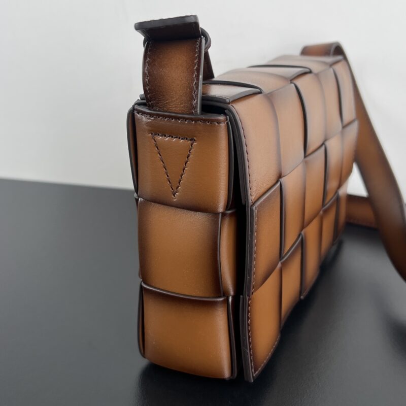 aa3 (1) Bottega Veneta Cassette 2.0 Brown