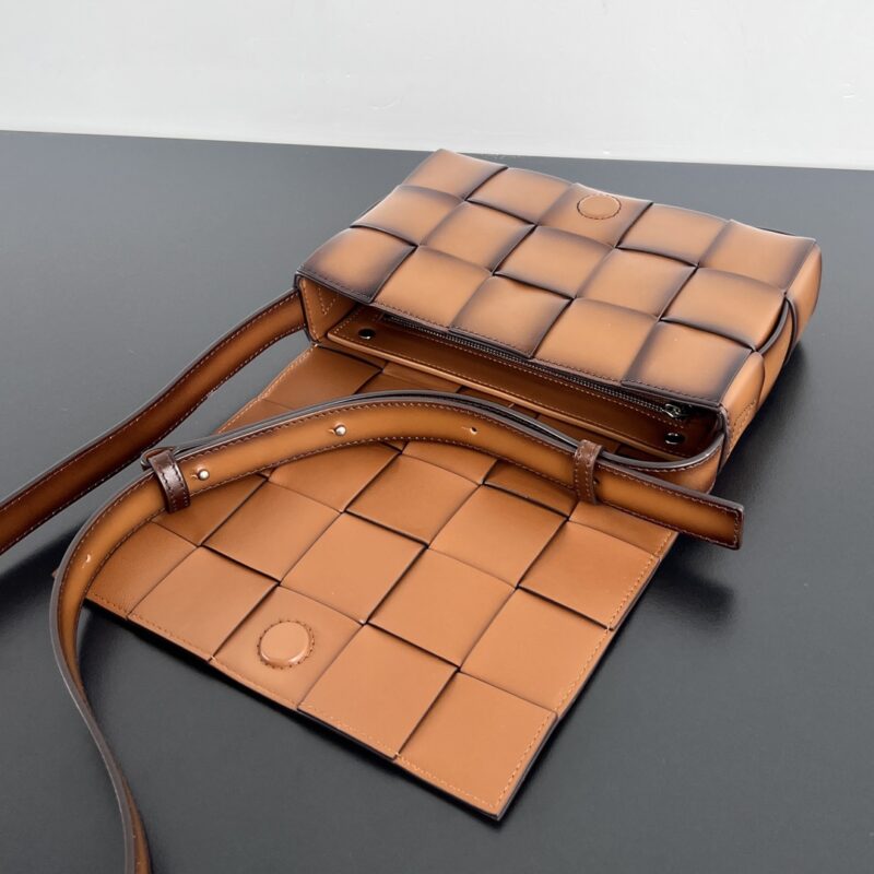 aa5 (1) Bottega Veneta Cassette 2.0 Brown