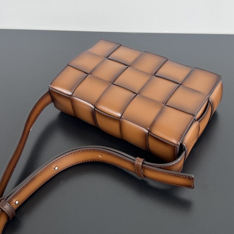 aa6 (1) Bottega Veneta Cassette 2.0 Brown