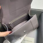 aa7 (3) Réplica da bolsa Balenciaga Hourglass cinza - réplica de bolsa de luxo acessível