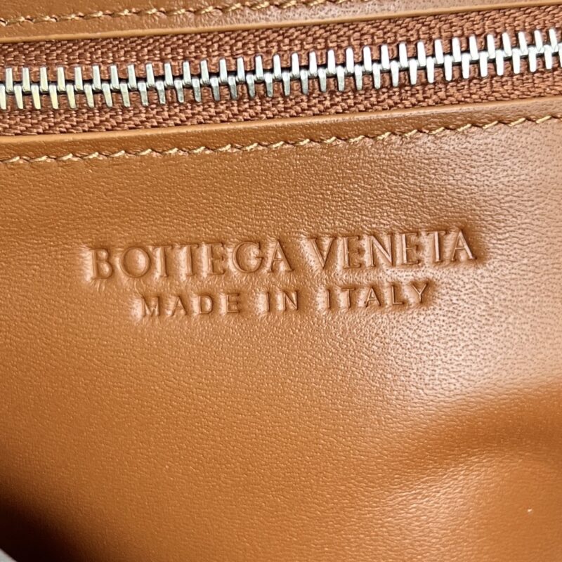 aa9 (1) Bottega Veneta Cassette 2.0 Brown