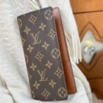 محفظة Louis Vuitton Brazza باللون البني - حقيبة يد فاخرة فائقة الجودة