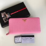 Portafoglio lungo con cerniera in pelle Saffiano Prada replica rosa - replica borsa premium 1:1