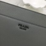 Réplica Prada Saffiano New Pouch Gris