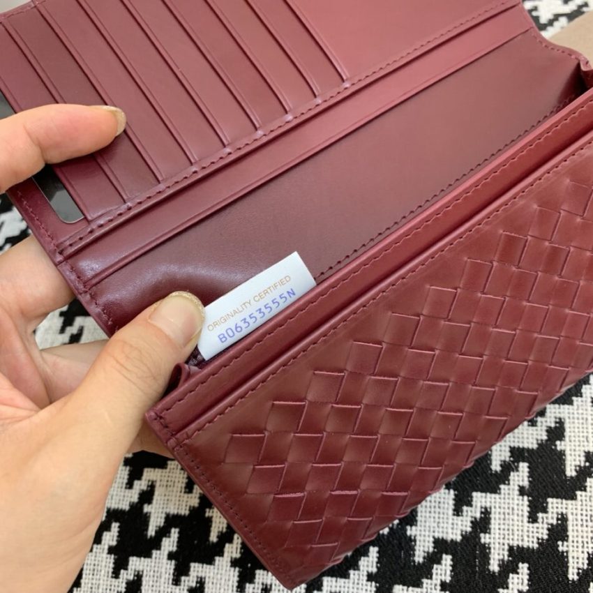 20200105_i1578238117_8462_8.jpg Bottega Veneta Intrecciato Wallet Red