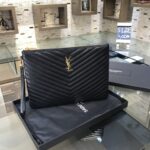 Yves Saint Laurent Pouch Black - kloon van een designerhandtas