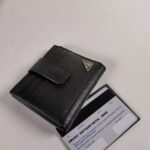 Portafoglio compatto Prada Saffiano a due ante replica - replica di borsa di fabbrica d'élite