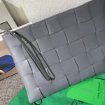 Replica Bottega Veneta Cassette Clutch