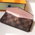 20230201_i1675228721_4958_7.jpg Porta carte Louis Vuitton Recto Verso Grid Marrone