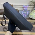 Louis Vuitton Takeoff Pouch Negro