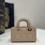 20230519_i1684484679_5089_6.jpg Replika kabelky Dior Lady D – Joy Mini Bag Caramel - kvalitní duplikát designové kabelky