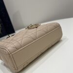 20230519_i1684484679_6814_5.jpg Replika kabelky Dior Lady D – Joy Mini Bag Caramel - prémiová replika kabelky v měřítku 1:1