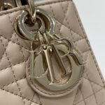 20230519_i1684484679_6875_1.jpg Replika kabelky Dior Lady D – Joy Mini Bag Caramel - luxusní duplikát kabelky nejvyšší kvality