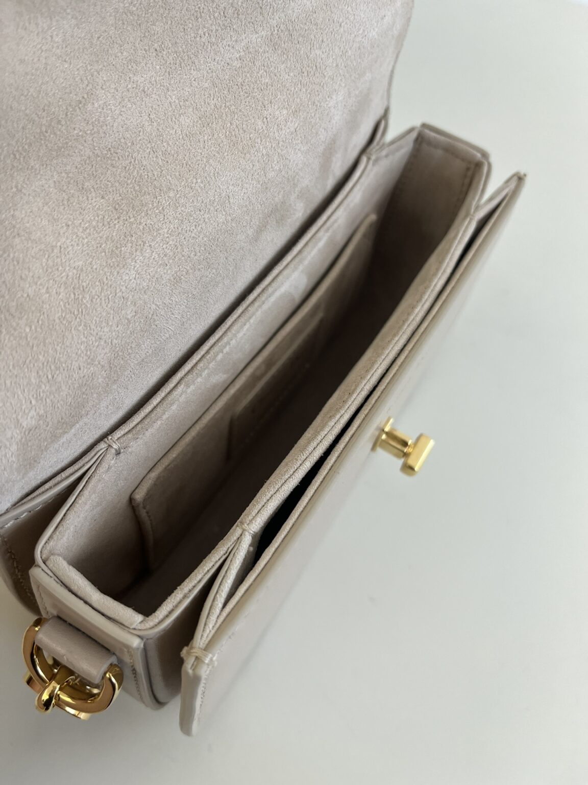 20230803_i1691047225_2733_6.jpg Dior 30 Montaigne Avenue Bag Beige