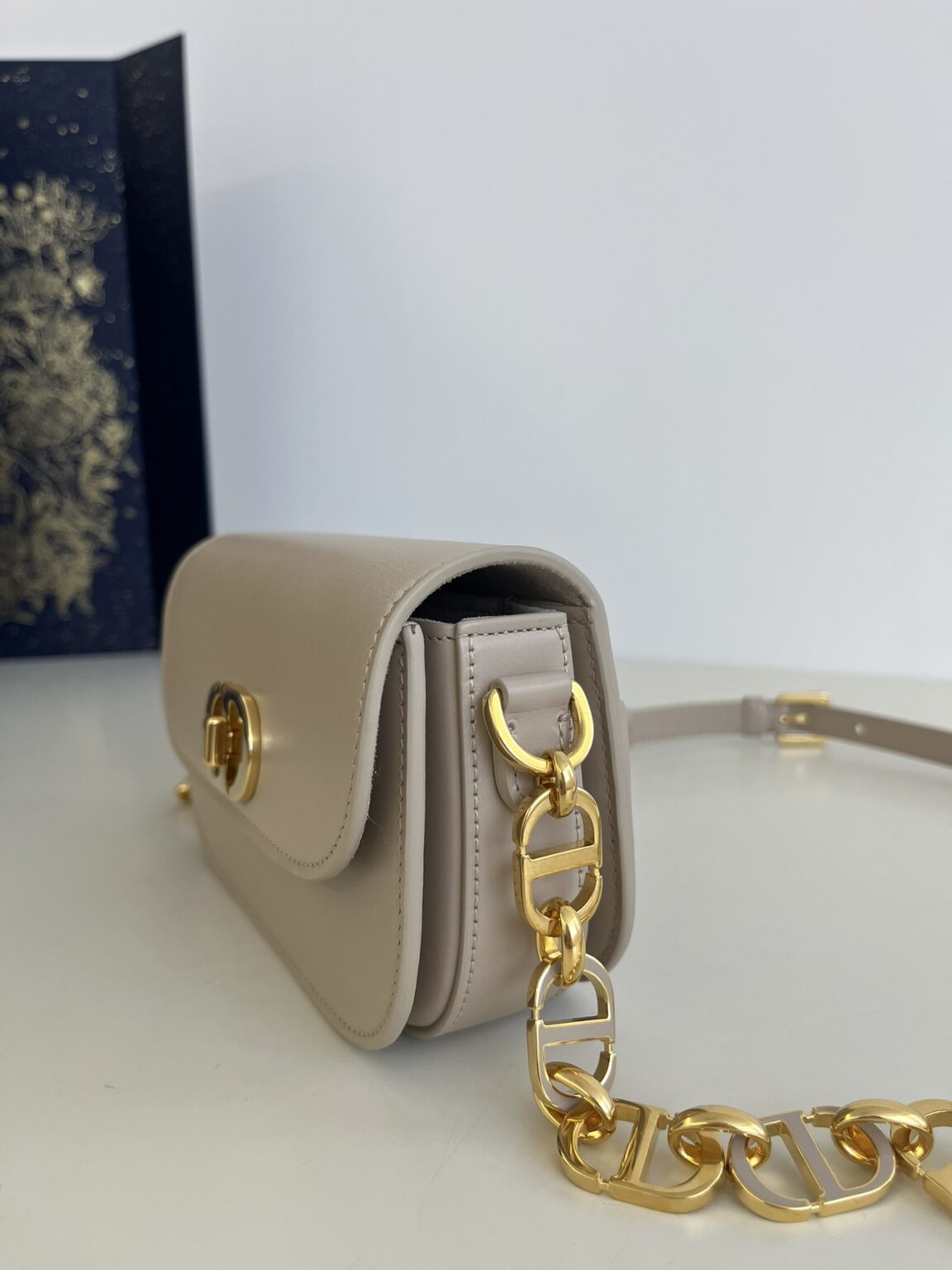 20230803_i1691047225_3718_1.jpg Dior 30 Montaigne Avenue Bag Beige