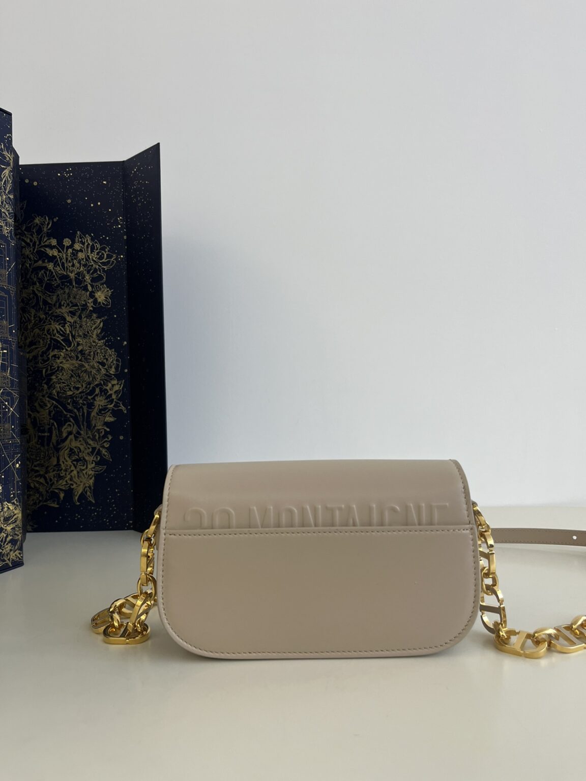 20230803_i1691047225_6566_3.jpg Dior 30 Montaigne Avenue Bag Beige