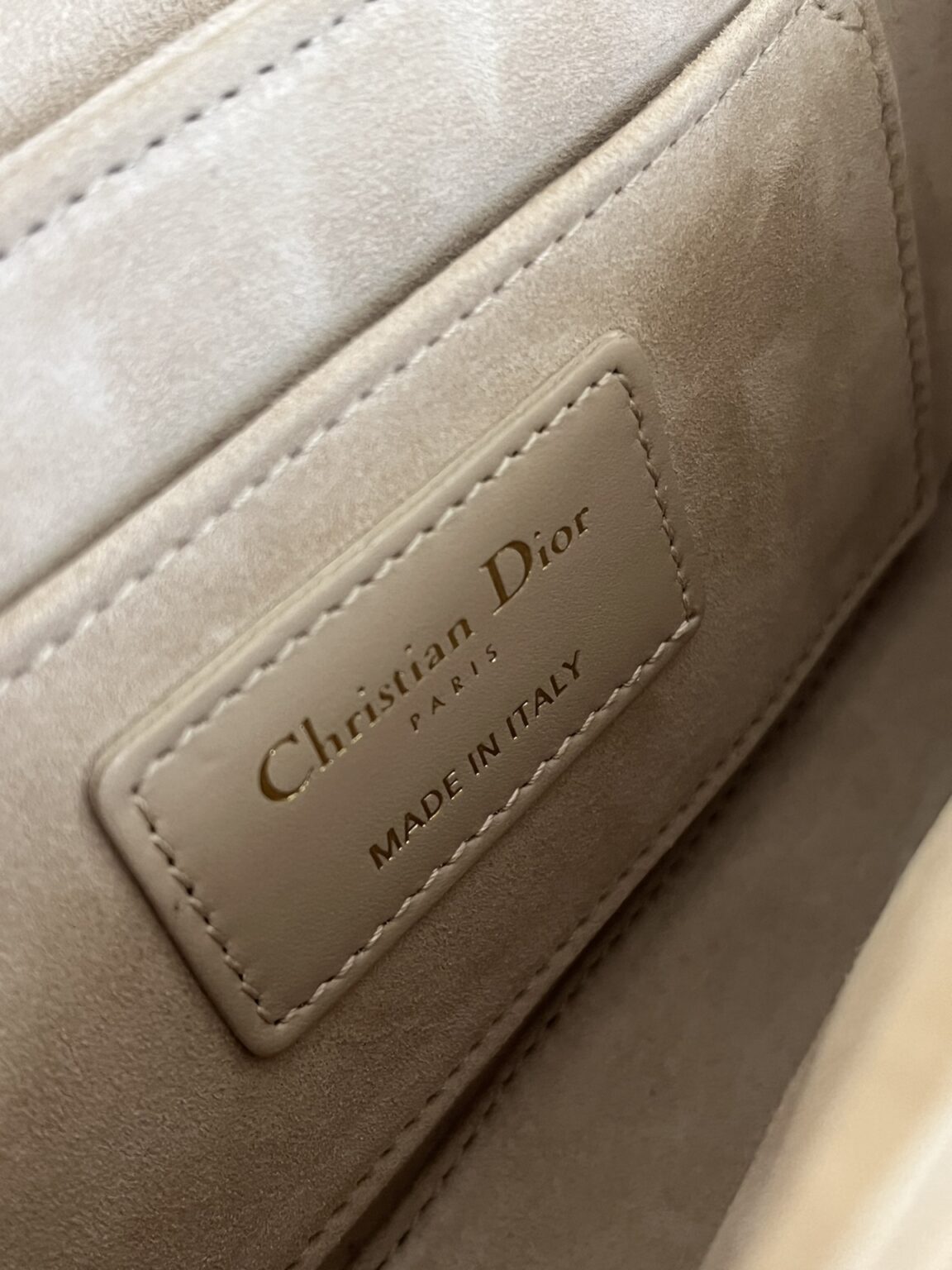 20230803_i1691047225_9292_7.jpg Dior 30 Montaigne Avenue Bag Beige