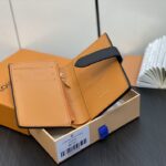 Carteira compacta vertical Louis Vuitton preta - réplica de bolsa de grife