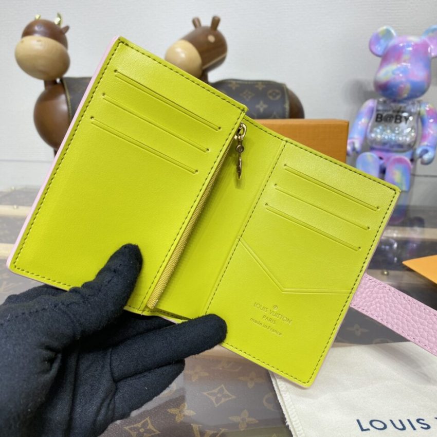 20230830_i1693397887_2674_7.jpg Louis Vuitton Vertical Compact Wallet Pink