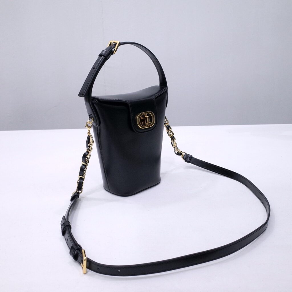 20231220_i1703050733_7000_1.jpg Dior 30 Montaigne Amber Chain Black
