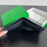 レプリカ ボッテガ ヴェネタ イントレチャート 二つ折り財布 ホワイト&ブルー