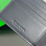 レプリカ ボッテガ・ヴェネタ イントレチャート 二つ折り財布 ホワイト＆ブルー - エリートファクトリー レプリカハンドバッグ