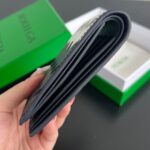 レプリカ ボッテガ ヴェネタ イントレチャート 二つ折り財布 ホワイト&ブルー