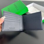 レプリカ ボッテガ・ヴェネタ イントレチャート 二つ折り財布 ホワイト&ブルー - 最高級ラグジュアリーバッグの偽物