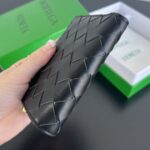 ボッテガ・ヴェネタの二つ折りジッパーウォレットのレプリカ - 最高級の高級バッグの偽物