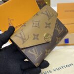 img_1698de7a_20240608_i1717848808_9669_0.jpg Louis Vuitton Victorine portemonnee lichtbruin - luxe tas van topkwaliteit