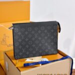 Louis Vuitton Pochette Voyage Black: bolso de lujo de primer nivel engañado