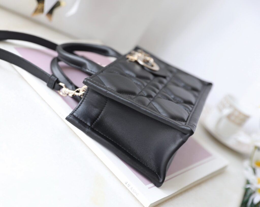 img_b8f835f8_20240711_i1720691636_912_1.jpg Dior Tote Book Mini Black