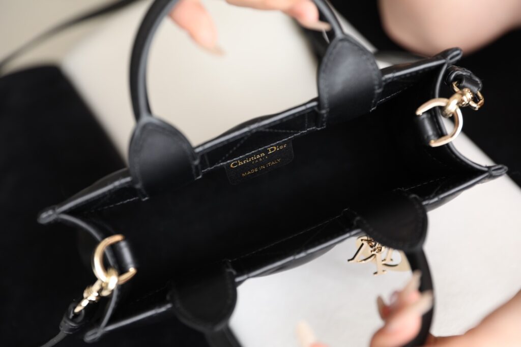 img_b8f835f8_20240711_i1720691636_9271_5.jpg Dior Tote Book Mini Black