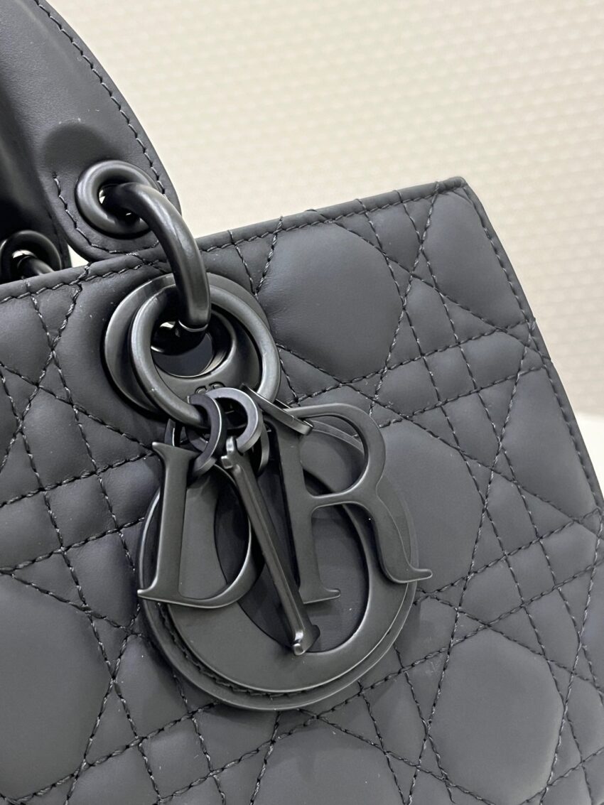 img_d39c4a05_20230925_i1695620188_1529_1.jpg Replica Dior Lady D-Joy Large Bag Black Matte