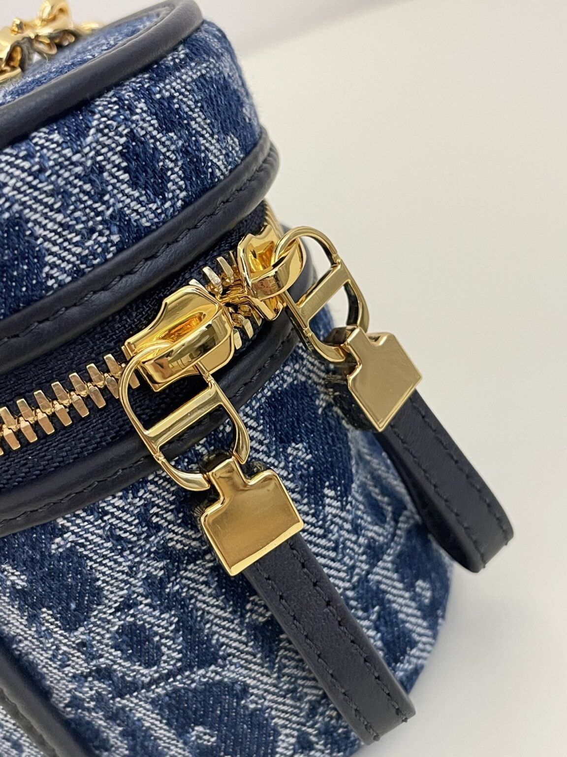 img_d39c4a05_20240605_i1717556413_1928_6.jpg Dior 30 Montaigne Vanity Denim Blue