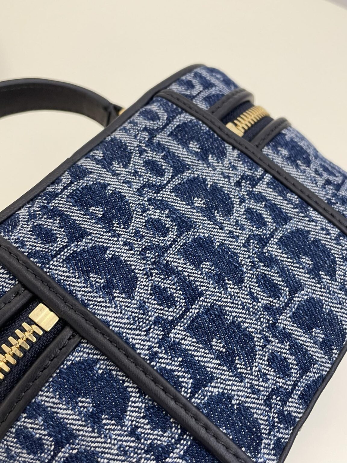 img_d39c4a05_20240605_i1717556413_7720_3.jpg Dior 30 Montaigne Vanity Denim Blue