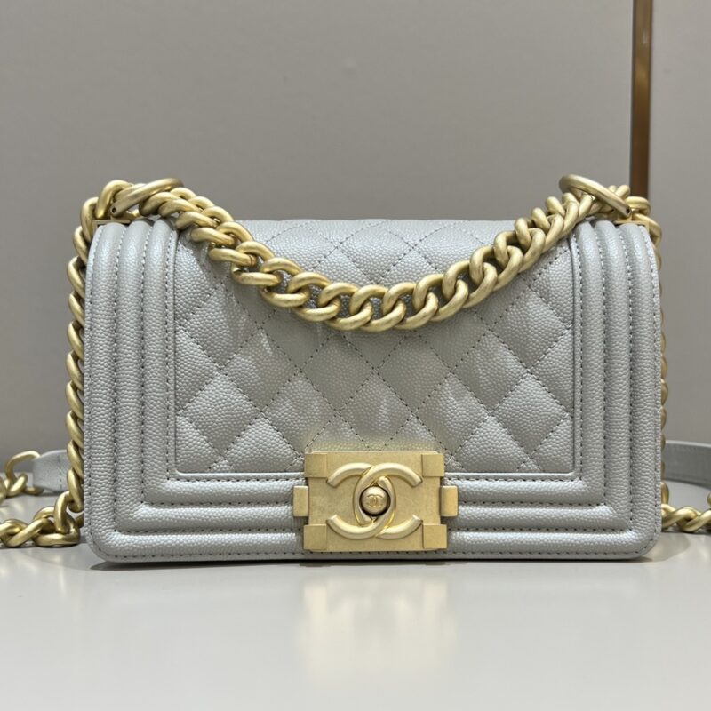 20220911_i1662872337_2923_0.jpg CHANEL Le Boy Grey Gold - chanel boy grey gold replica front view