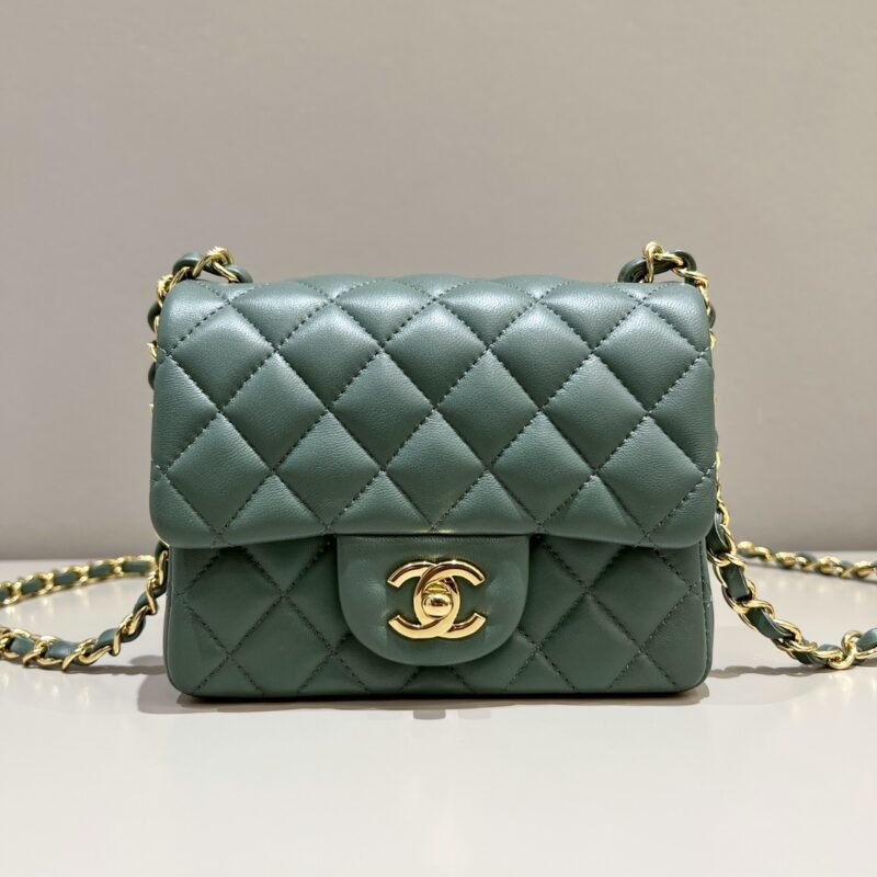20221017_i1666021369_8539_0-1.jpg-1 CHANEL Classic Flap 17cm Green - replica chanel classic flap front view