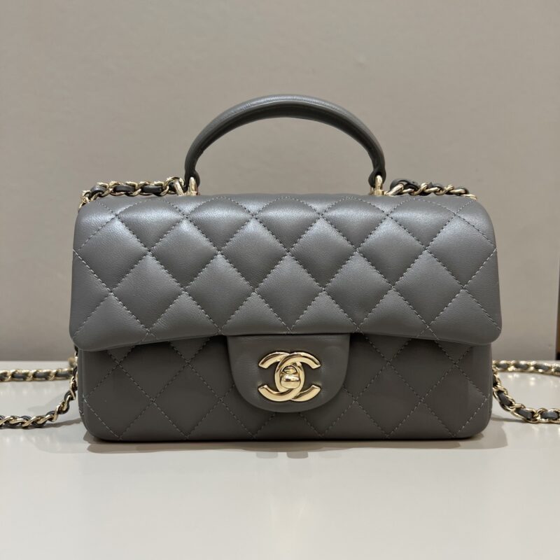 20221025_i1666685685_3530_0.jpg CHANEL CF 20 cm With Handle Beige - chanel classic flap handle beige dupe front view