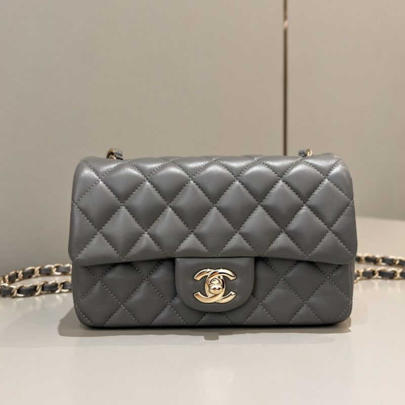 20221123_i1669184110_340_0.jpg CHANEL Classic Flap 20cm Grey - chanel grey bag dupe front view