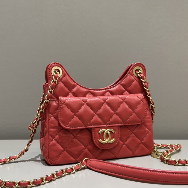20221228_i1672232187_4864_0.jpg CHANEL Hobo Small Red - fake chanel hobo red front view