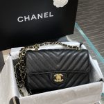 20230621_i1687325332_9013_0.jpg CHANEL Classic Flap V 20cm - chanel v quilted bag dupe front view