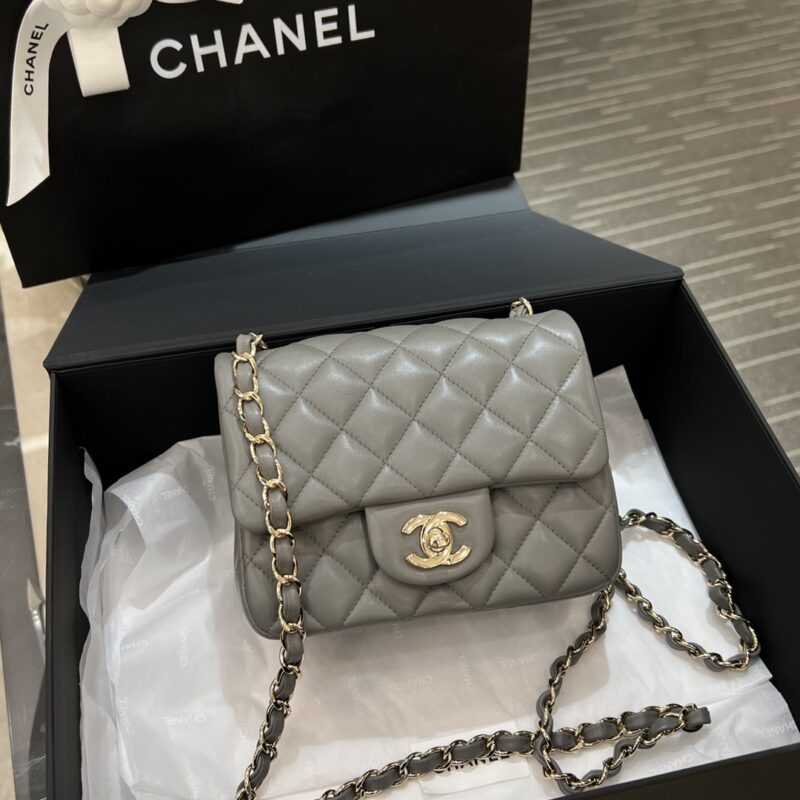 20230625_i1687672842_7297_8.jpg CHANEL Classic Flap 17cm Grey - chanel dupe bag front view