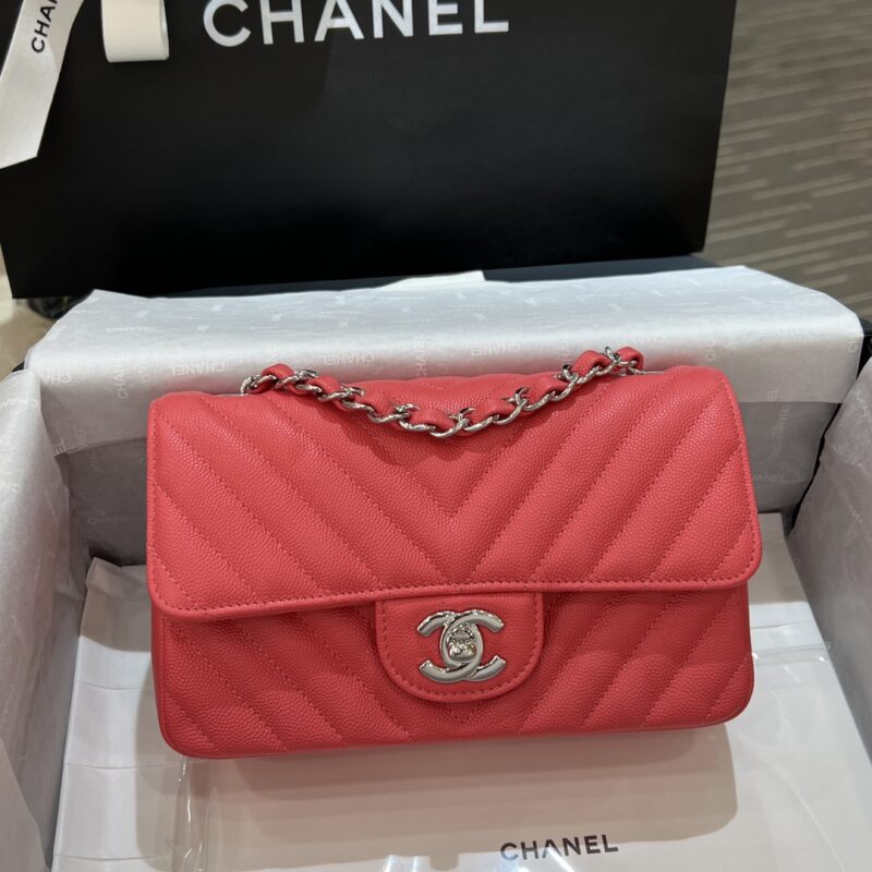 20230625_i1687672969_2575_2.jpg CHANEL Classic Flap V 20cm Red - chanel chevron replica front view